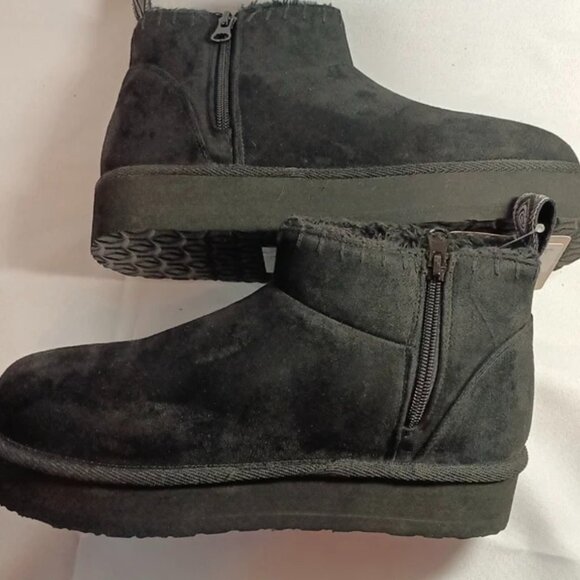 Muk Luks "Augie Booties" Black ultra suede, women's size 9 - Picture 1 of 4